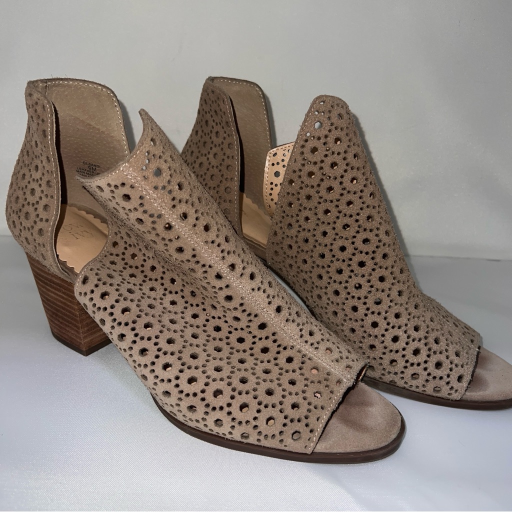 Crown & Ivy Taupe Laser-Cut Peep Toe Booties Size 9